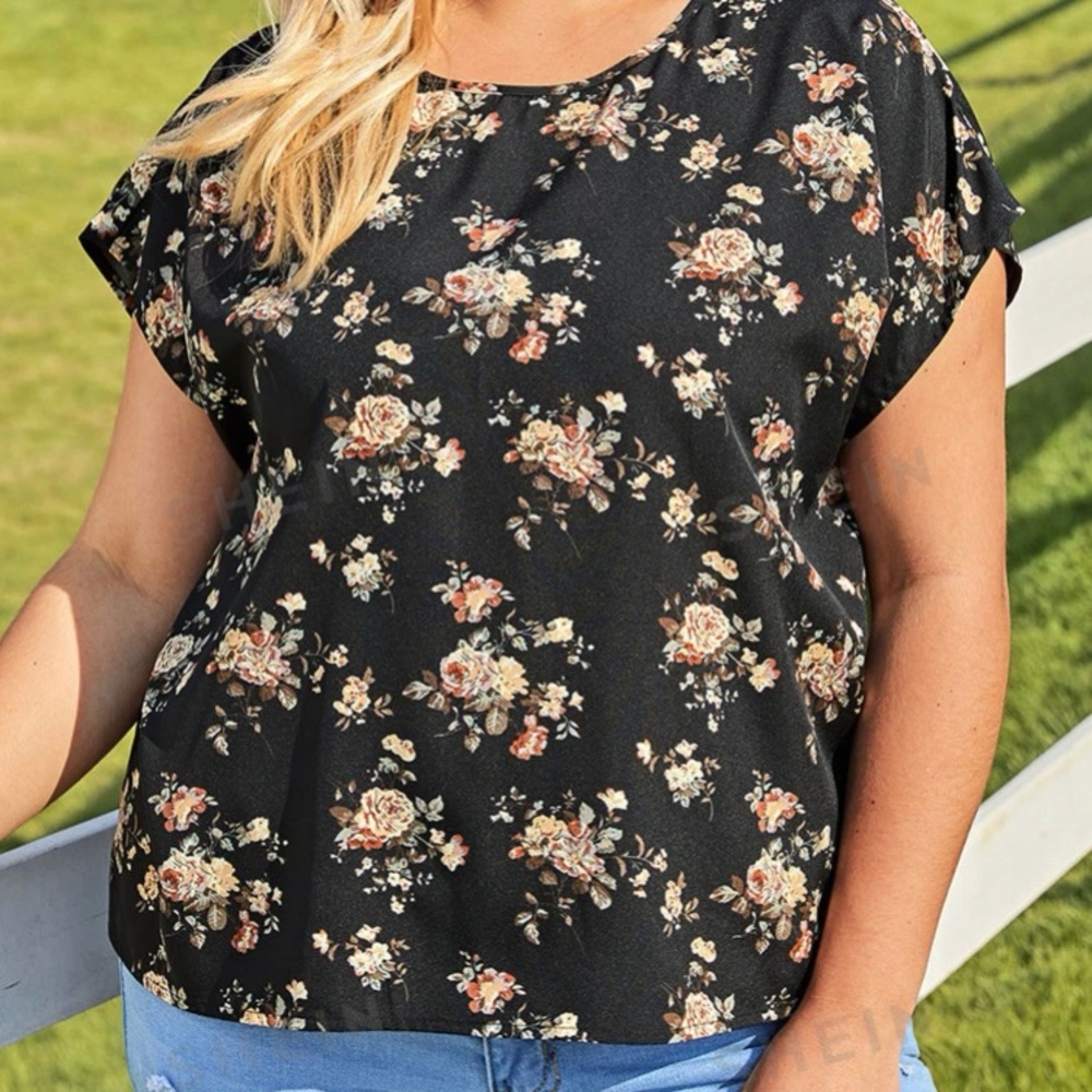 Emery Rose Floral Print Top
